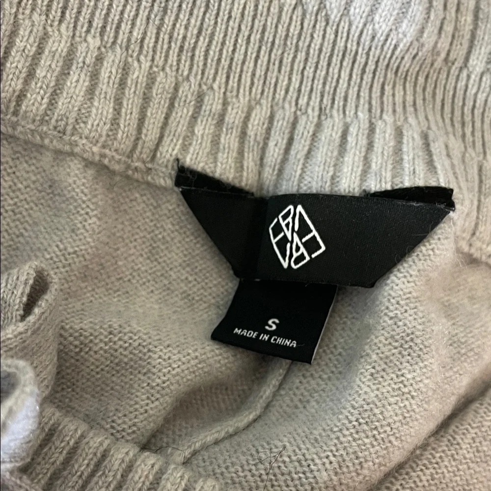 Eddie Bauer 100% cashmere Cozy Gray Hoodie and Jogger Set - Picture 4 of 16